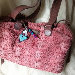 Grigri bijoux de sac, porte clés coeur couleur lilas