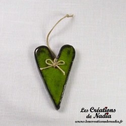 Coeur Suzel en céramique, couleur vert reinette, à accrocher