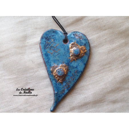Coeur allongé en céramique couleur or et bleu, à suspendre Coeur allongé en céramique couleur or et bleu, à suspendre