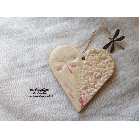 Coeur en céramique camaïeu de rose breloque libellule, à accrocher Coeur en céramique camaïeu de rose breloque libellule, à accrocher
