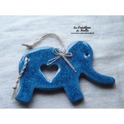 Eléphant bleu en céramique