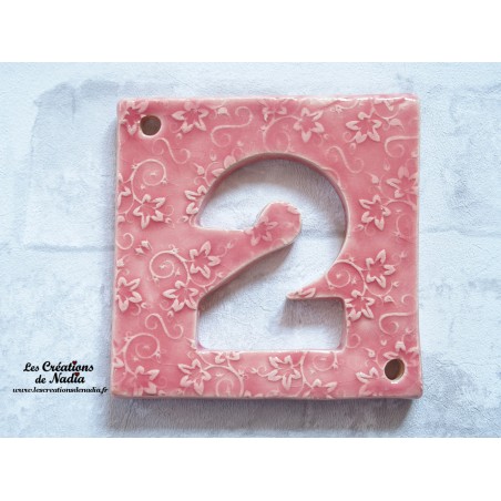 Plaque numéro maison rose en céramique
