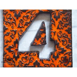 Plaque numéro maison orange en céramique