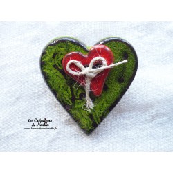 Broche coeur en céramique couleur vert reinette