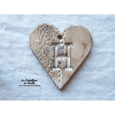 Coeur belle lettre en céramique, couleur marron glacé, à suspendre Coeur belle lettre en céramique, couleur marron glacé, à suspendre