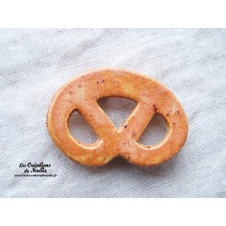 Magnet bretzel couleur pain d'épice