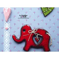 Tableau éléphant rouge pomme d'amour en céramique