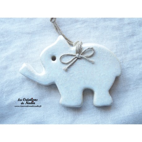 Petit éléphant couleur blanc nacré en céramique