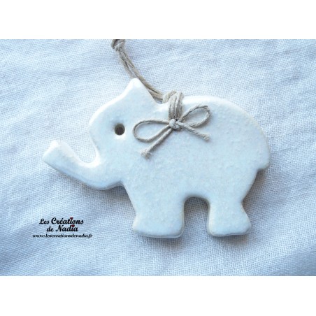 Petit éléphant couleur blanc nacré en céramique