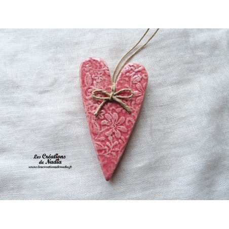 Coeur Suzel en céramique, couleur rose impression fine dentelle, à suspendre