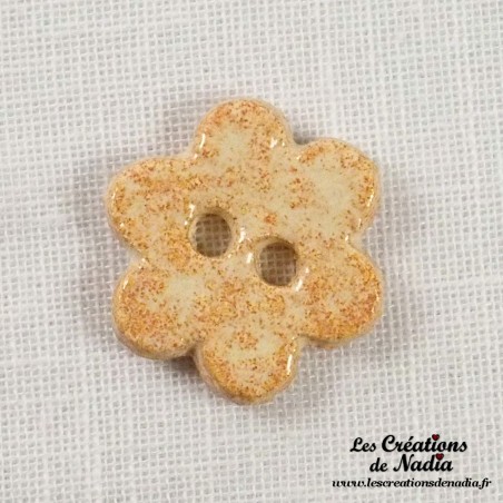 Bouton petite fleur en céramique, couleur vanille Bouton petite fleur en céramique, couleur vanille