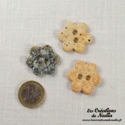 Bouton petite fleur en céramique, couleur bleu-gris marbré