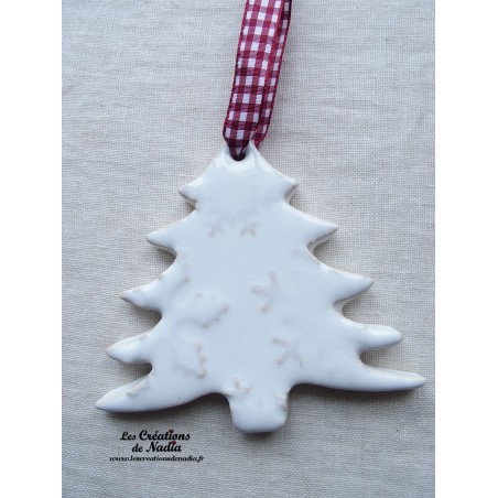 Petit sapin en céramique, couleur blanc impressions flocons Petit sapin en céramique, couleur blanc impressions flocons