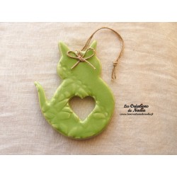 Petit chat couleur vert amande en céramique