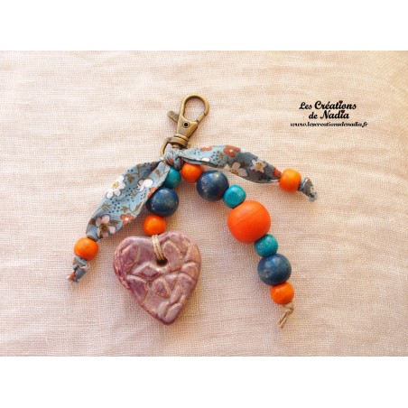 Grigri bijoux de sac, porte clés coeur couleur parme Grigri bijoux de sac, porte clés coeur couleur parme
