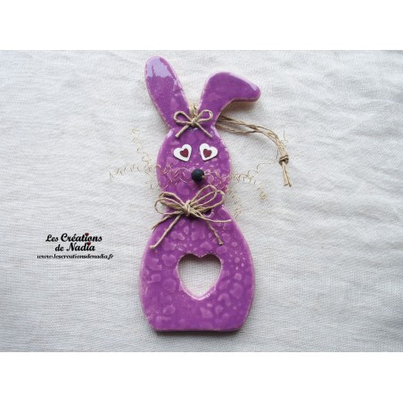 Lapin en céramique couleur lilas à suspendre