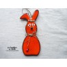 Lapin en céramique couleur orange, à suspendre