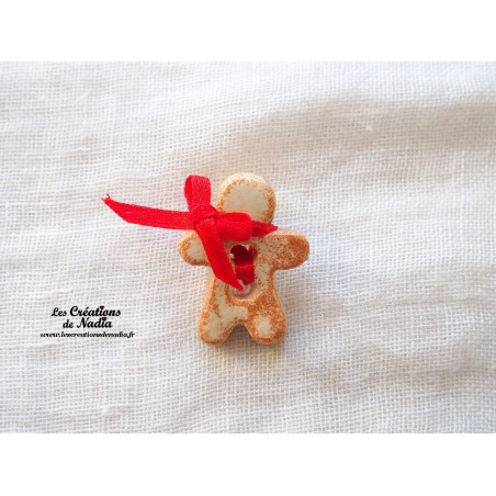 Pin's mini Mannele couleur vanille Pin's mini Mannele couleur vanille