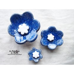 Poppies fleurs en céramique pour les jardinières, série de trois fleurs couleur bleu outremer et blanc