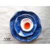 Fleur en céramique à coroles, moyen modèle, couleurs bleu outremer, blanc et orange