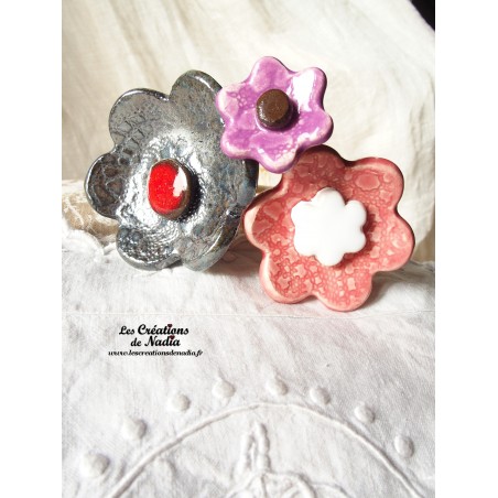 Poppies fleurs en céramique pour les jardinières, série de trois fleurs Poppies fleurs en céramique pour les jardinières, série de trois fleurs