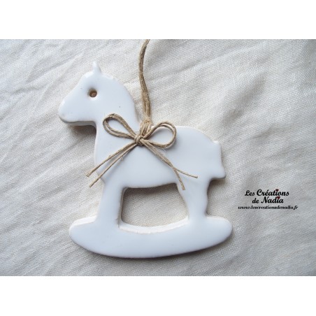 Cheval à bascule en céramique, couleur blanc Cheval à bascule en céramique, couleur blanc