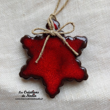 Petit flocon en céramique, couleur rouge pomme d'amour Petit flocon en céramique, couleur rouge pomme d'amour