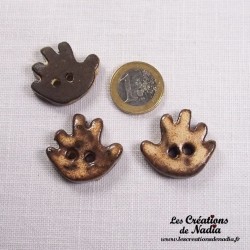 Bouton petite main droite crème brûlée en céramique