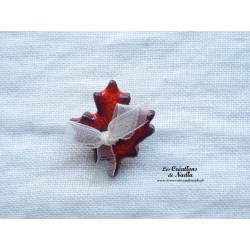 Pin's feuille d'érable rouge en céramique