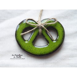 Mini bretzel en céramique, couleur vert reinette