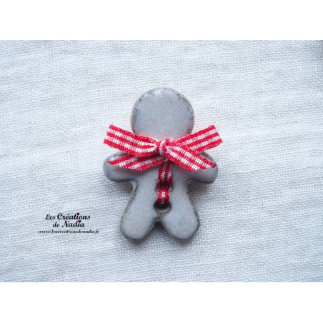 Pin's mannele couleur marron givré Pin's mannele couleur marron givré