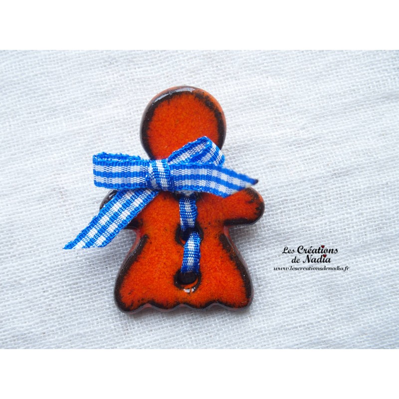 Pin's Maïdela en céramique couleur orange