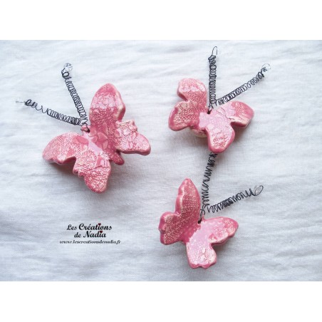 Lot de trois papillons en céramique pour les jardins et jardinières, couleur rose Lot de trois papillons en céramique pour les jardins et jardinières, couleur rose