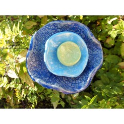 Fleur en céramique à coroles petit modèle, couleur bleu outremer, bleu azur et vert amande