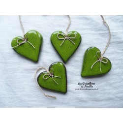 Coeur Katele en céramique, couleur vert reinette, à accrocher