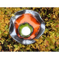 Fleur en céramique à coroles, moyen modèle, couleurs gris métal, orange, vert reinette et blanc