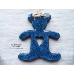 Grand ourson en céramique, couleur bleu, à suspendre