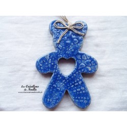 Teddy l'ourson en céramique, couleur bleu outremer, avec impressions