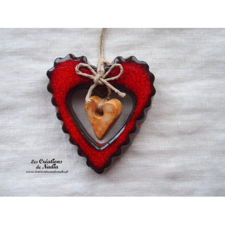 Grand coeur nature dentelé rouge pomme d'amour en céramique, à suspendre Grand coeur nature dentelé rouge pomme d'amour en céramique, à suspendre