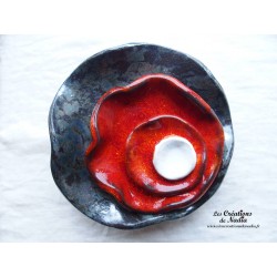 Fleur en céramique à coroles, moyen modèle, couleurs gris métal, rouge piment et blanc