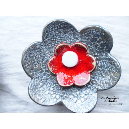 Fleur en céramique poppies taille XXL, couleur bleu gauloise et rot und wiss Fleur en céramique poppies taille XXL, couleur bleu gauloise et rot und wiss