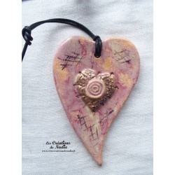 Coeur allongé en céramique couleur or et parme, à accrocher