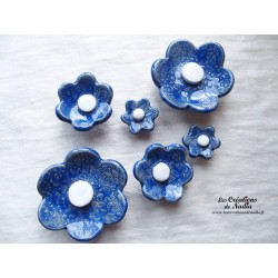 Poppies fleurs en céramique pour les jardinières, série de trois fleurs couleur bleu outremer et blanc
