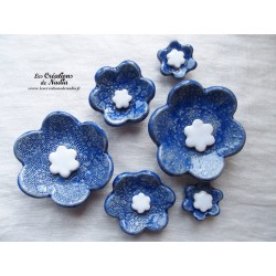 Poppies fleurs en céramique pour les jardinières, série de trois fleurs couleur bleu outremer et blanc
