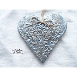 Coeur Liesel bleu gauloise, impression damassé, en céramique, à accrocher