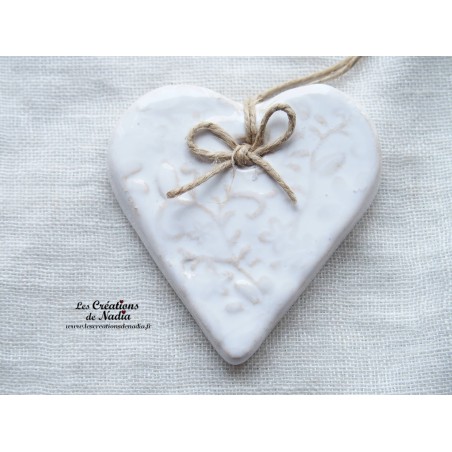 Coeur Katele en céramique, couleur blanc, impression fine dentelle, à suspendre Coeur Katele en céramique, couleur blanc, impression fine dentelle, à suspendre