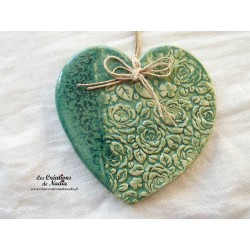 Coeur Augustine couleur vert bouteille, impression roses anciennes, en céramique, à suspendre