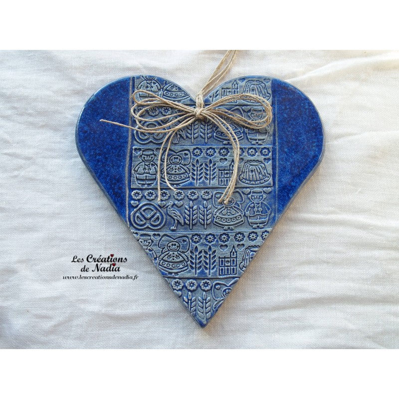 Coeur Hansi en céramique, couleur bleu outremer, impression Alsace, à suspendre