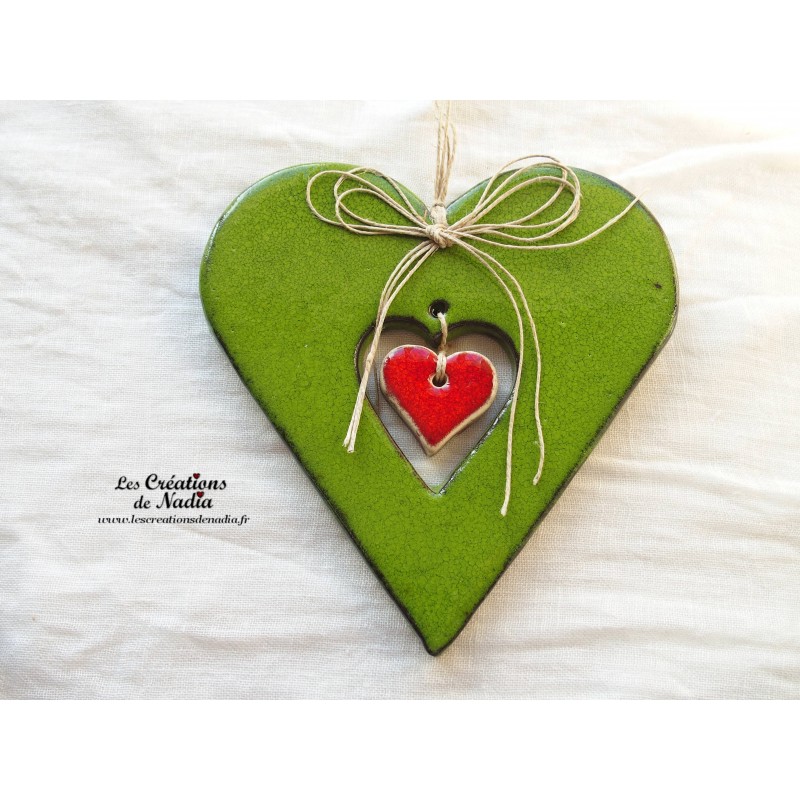 Coeur Hansi vert reinette en poterie, à suspendre