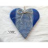 Coeur en faïence couleur bleu outremer, impression rosace